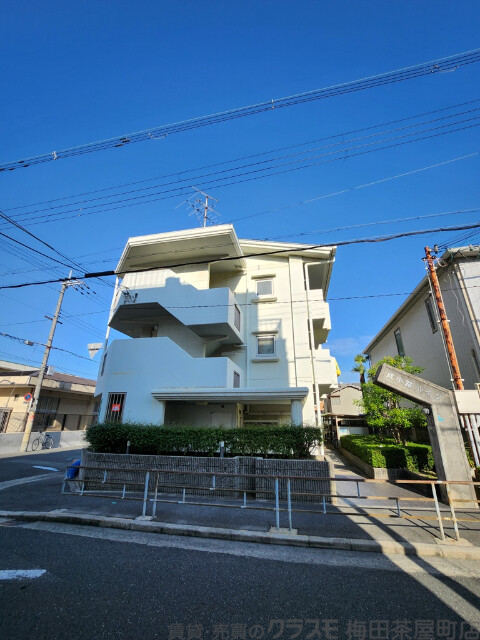 成小路ハイツの外観
