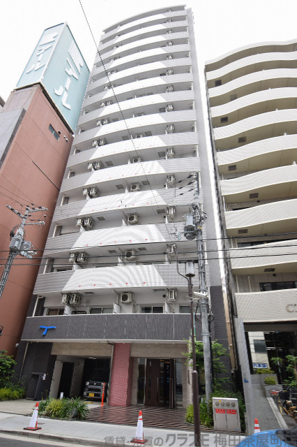 ラシュレエグゼ本町の外観