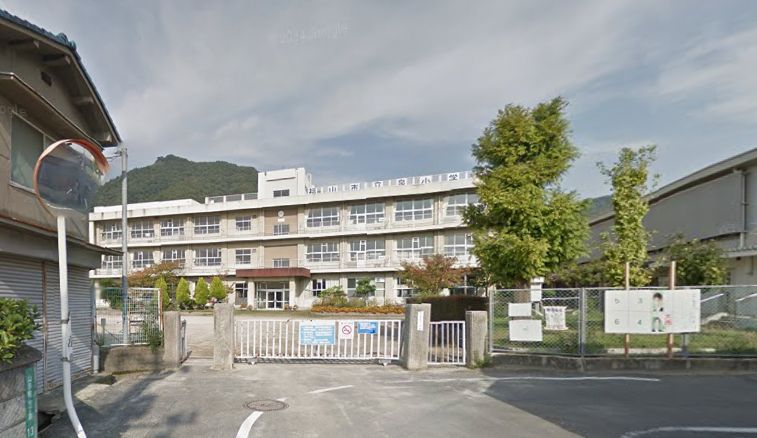 【小学校】福山市立泉小学校まで727m 【小学校】福山市立泉小学校まで727m