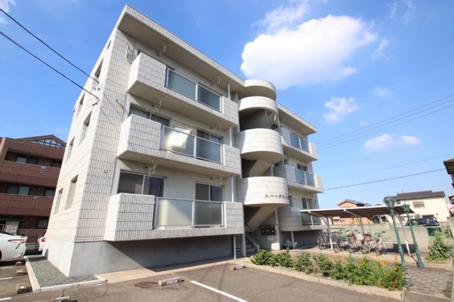 エバーグリーン手城 A棟の外観