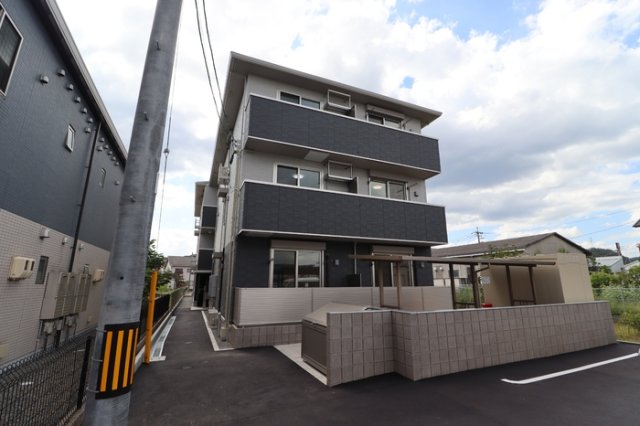 エクイティ高西の外観