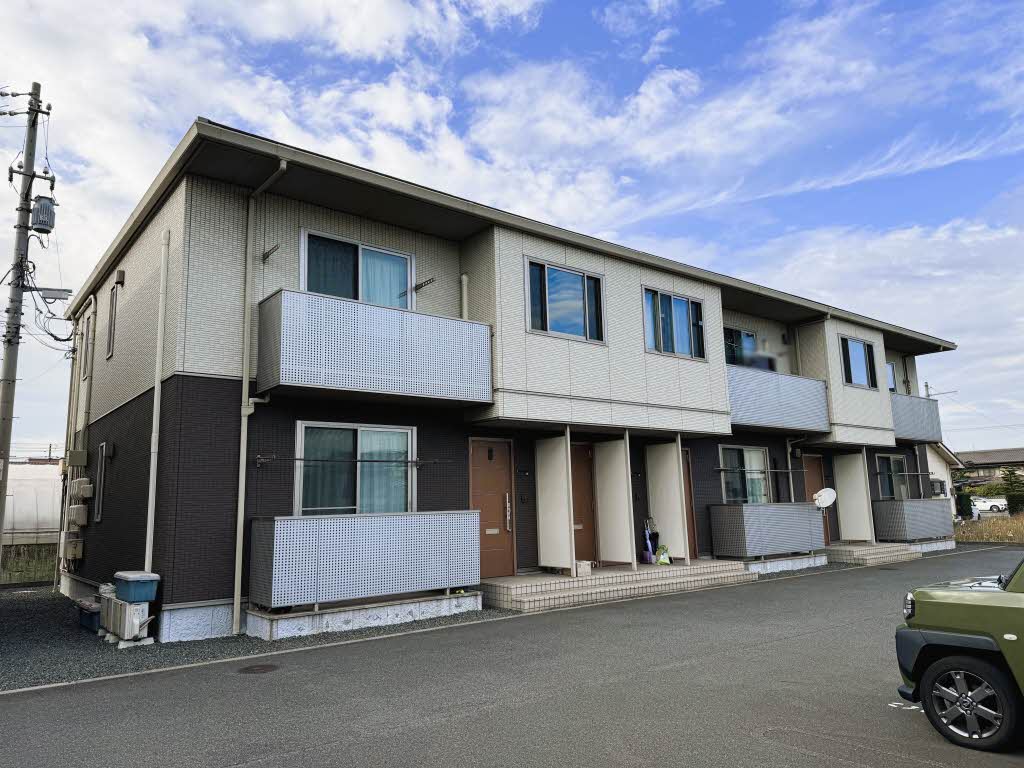 シャルムハイツ B棟の外観