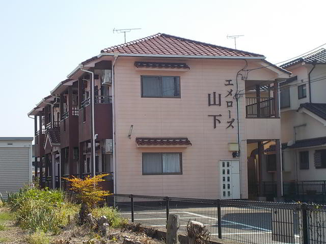 エメローズ山下の外観