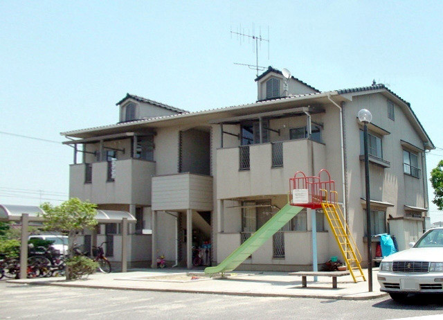 ファミーユ新涯の外観
