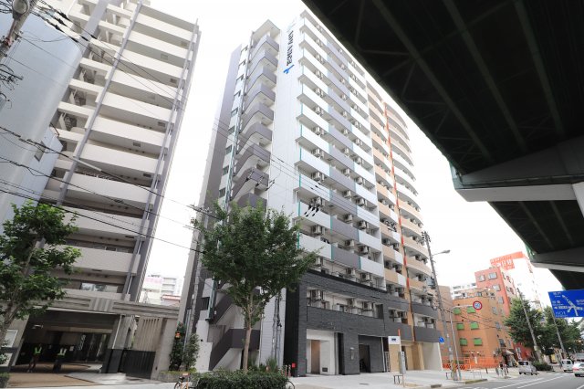 アドバンス西梅田ラシュレの外観