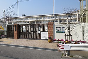 【小学校】尼崎市立上坂部小学校まで778ｍ