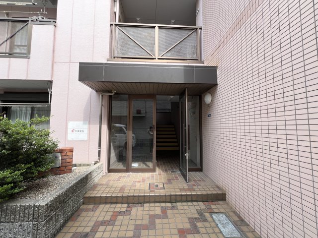 グランドウール難波の外観