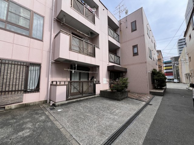 グランドウール難波の外観