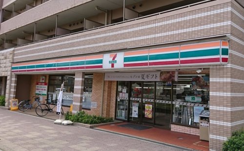 【コンビニエンスストア】セブンイレブン JR塚口駅前店まで8ｍ