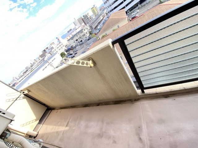 バルコニーからの眺めを楽しみながら食事をしませんか