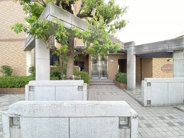 落ち着いたエントランスです