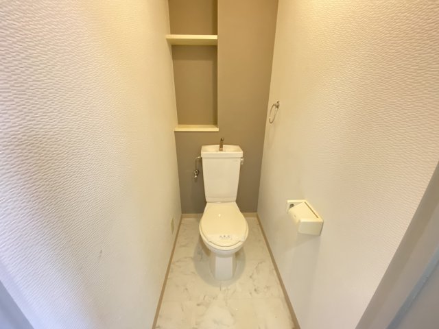 ゆったりとした空間のトイレです