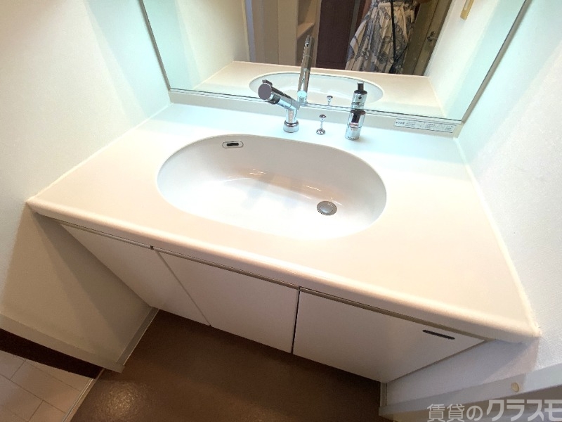 独立洗面台で朝の身だしなみもバッチリ♪