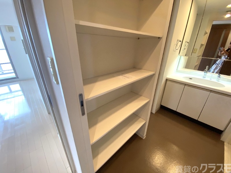 ココにも収納が・・。