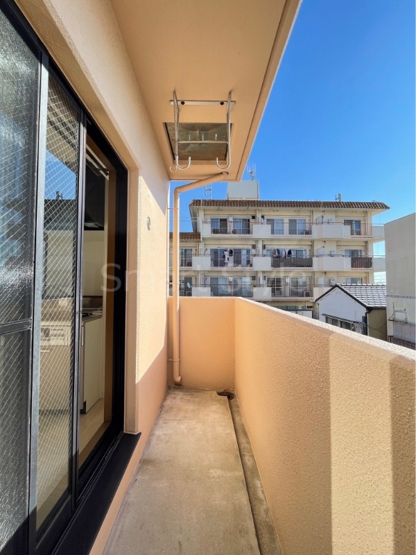 心地よい風が吹くバルコニー。洗濯物もよく乾きそうです。