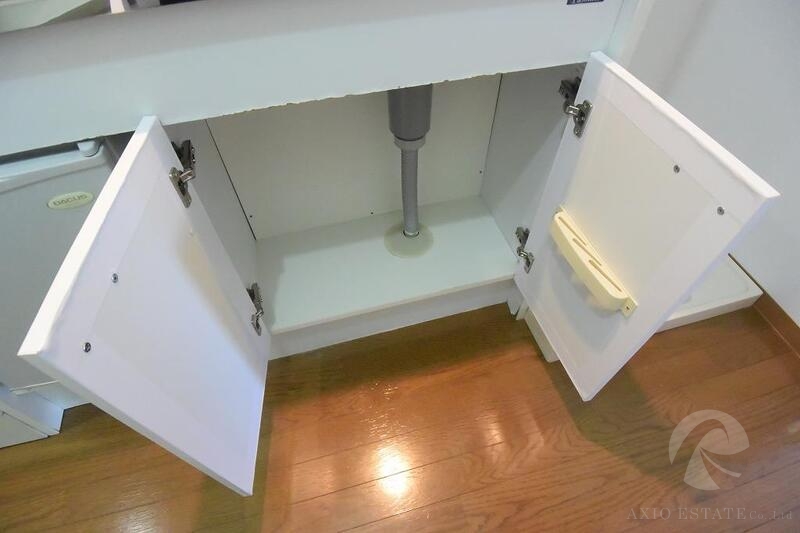 シンク下にも収納スペースあります。