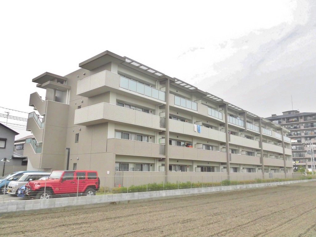 クレセントコート