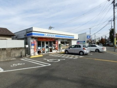 【コンビニエンスストア】ローソン 高知中久万店まで678ｍ