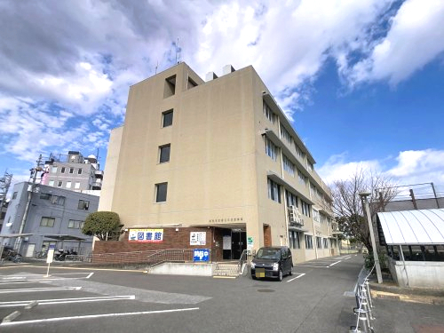 【図書館】高知市立潮江市民図書館まで573ｍ