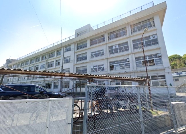 【小学校】高知市立潮江南小学校まで530ｍ