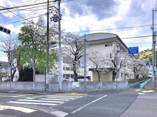【小学校】高知市立潮江小学校まで787ｍ