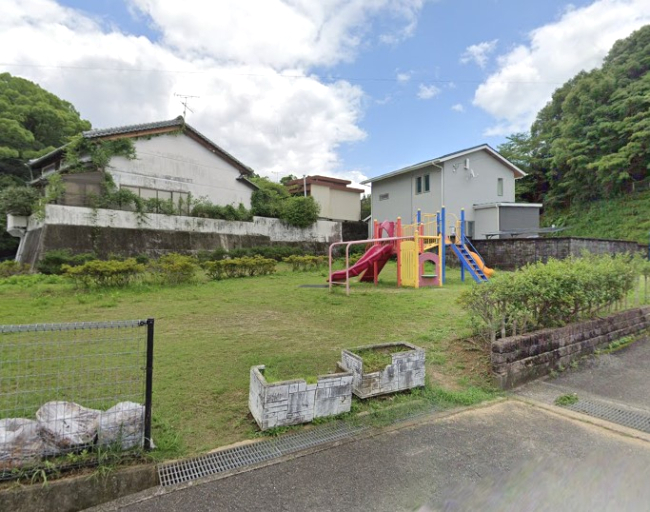 【公園】三城ヶ森児童遊園まで610ｍ