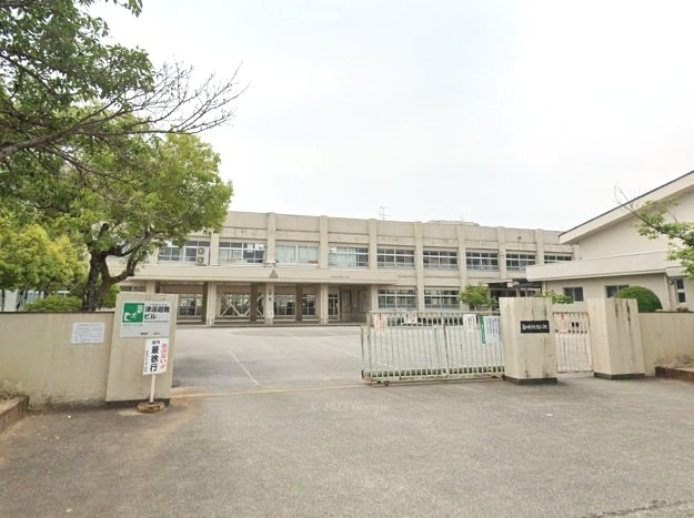 【小学校】高知市立介良小学校まで690ｍ