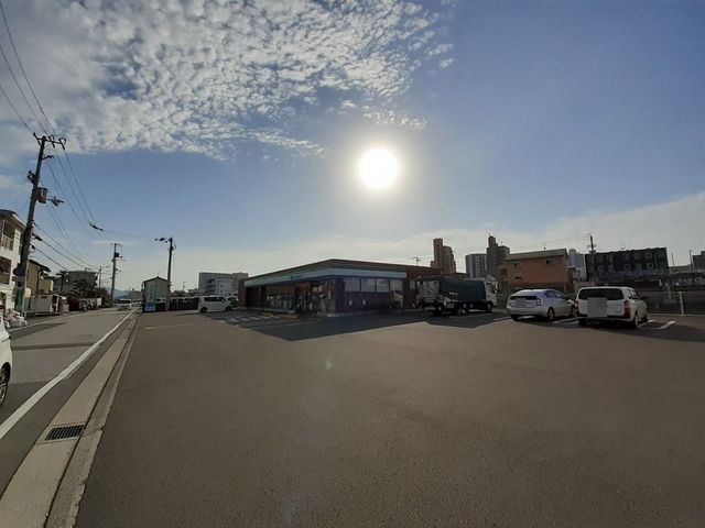 【コンビニエンスストア】ファミリーマート 高知北本町店まで178ｍ