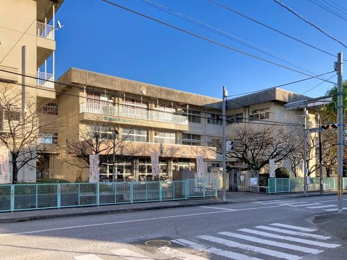 【小学校】高知市立高須小学校まで981ｍ