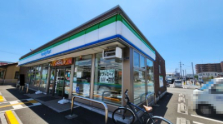【コンビニエンスストア】ファミリーマート 高知御座店まで365ｍ