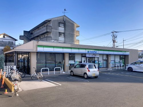【コンビニエンスストア】ファミリーマート 高知大津バイパス店まで425ｍ