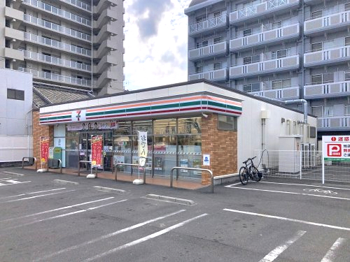 【コンビニエンスストア】セブンイレブン 高知桟橋通1丁目店まで159ｍ
