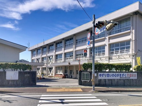 【小学校】高知市立秦小学校まで666ｍ