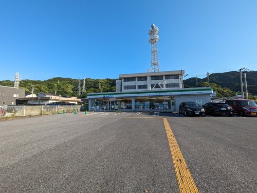 【コンビニエンスストア】ファミリーマート 高知六泉寺店まで237ｍ