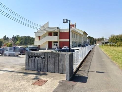 【小学校】香美市立楠目小学校まで927ｍ