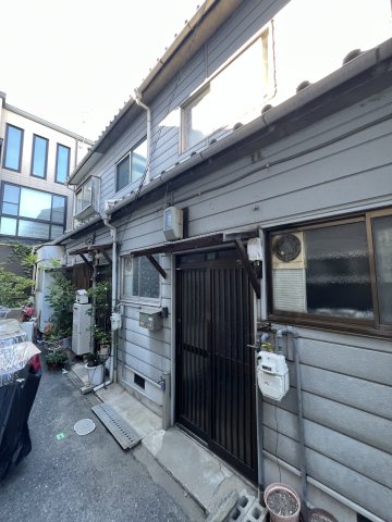 住吉神吉貸家　西棟の外観
