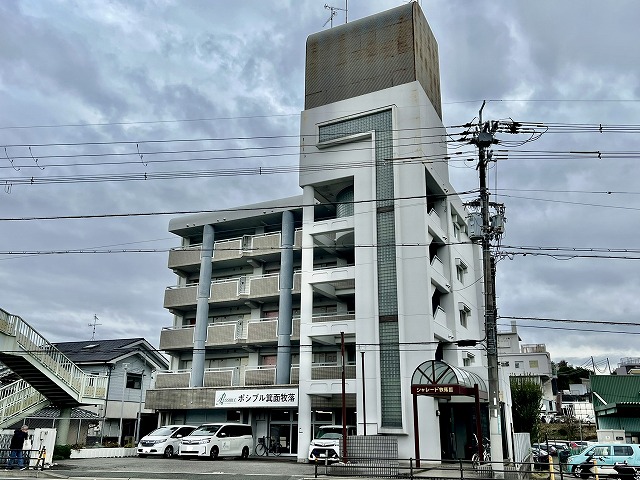 箕面市牧落５丁目の賃貸マンションの外観