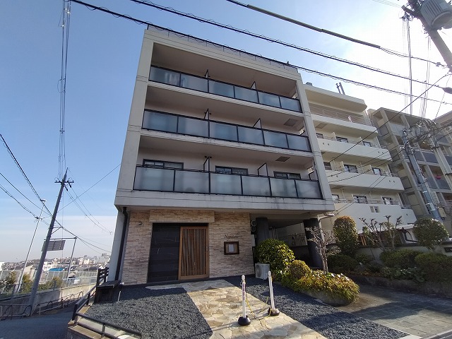 箕面市白島２丁目の賃貸マンションの外観