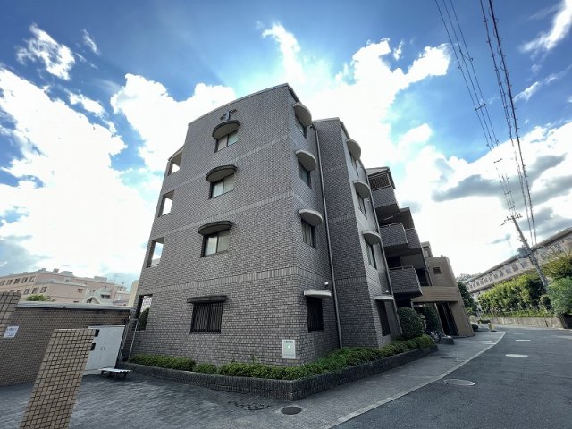 吹田市春日３丁目の賃貸マンションの外観