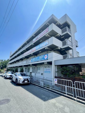 箕面市粟生間谷西３丁目の賃貸マンションの外観