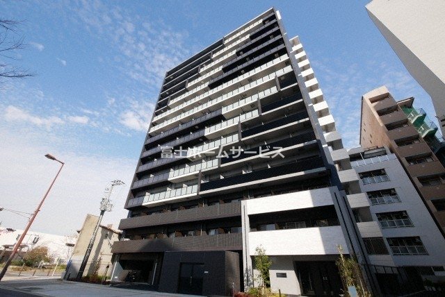 プレサンス大国町ラヴェニールの外観