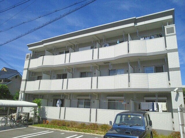 プラティークヌーヴォーの外観