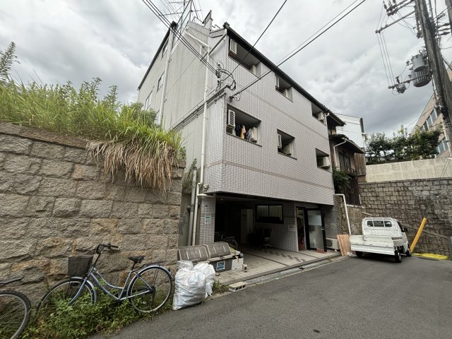 ケアンズクラブ帝塚山の外観