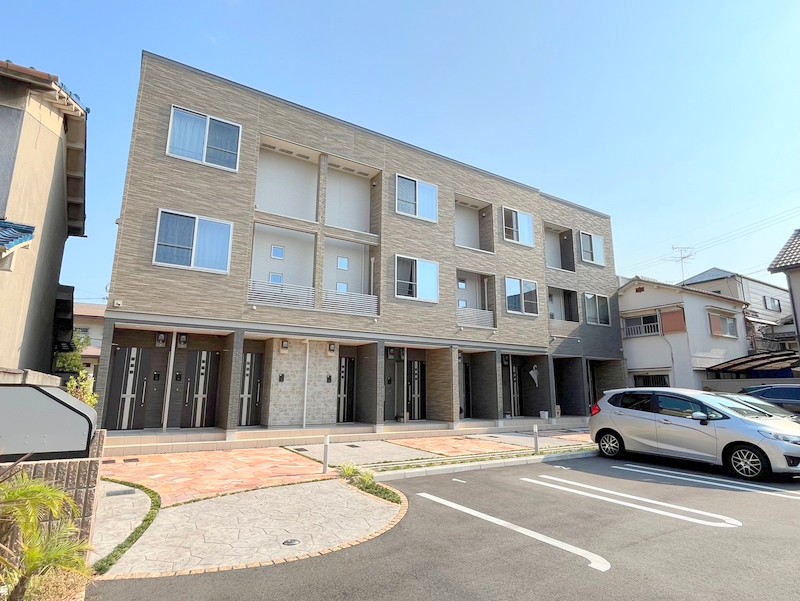 大阪市平野区長吉六反３丁目の賃貸アパートの外観