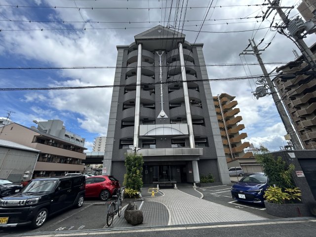 大阪市平野区長吉長原３丁目の賃貸マンションの外観