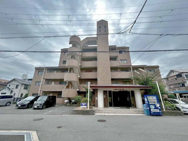大阪市平野区長吉長原１丁目の賃貸マンションの外観