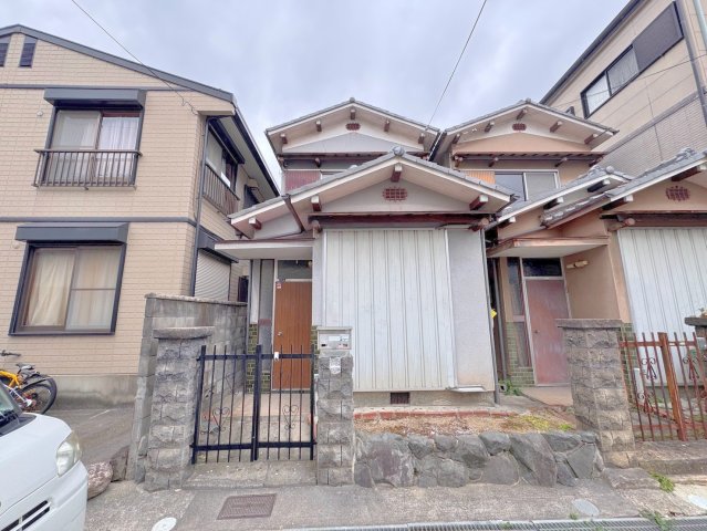 伊賀6丁目貸家の外観