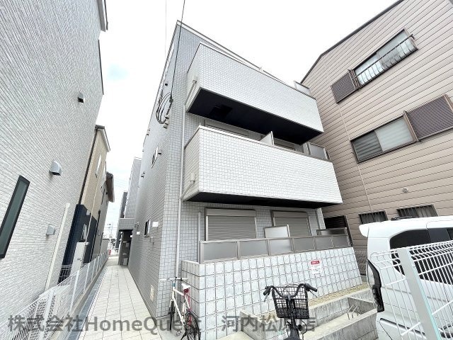 エヌエムスワサントドゥーズノースの外観