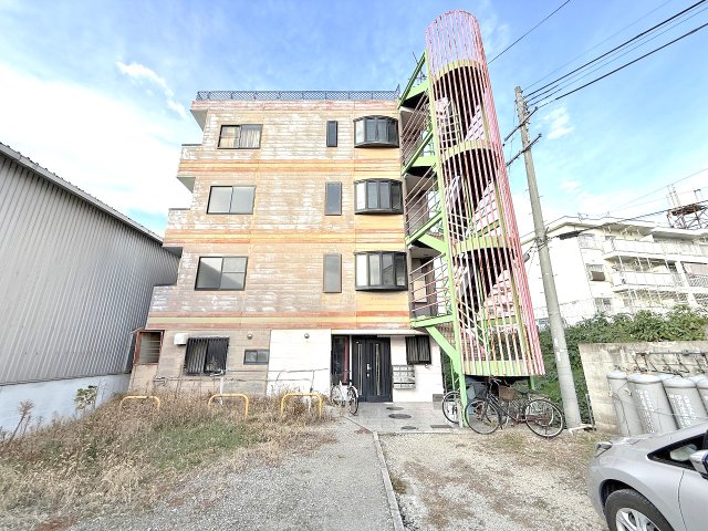 白石マンションの外観