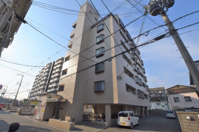 ドミールナカオカの外観